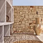 The Sall Complex A - Open Plan With Private Pool *