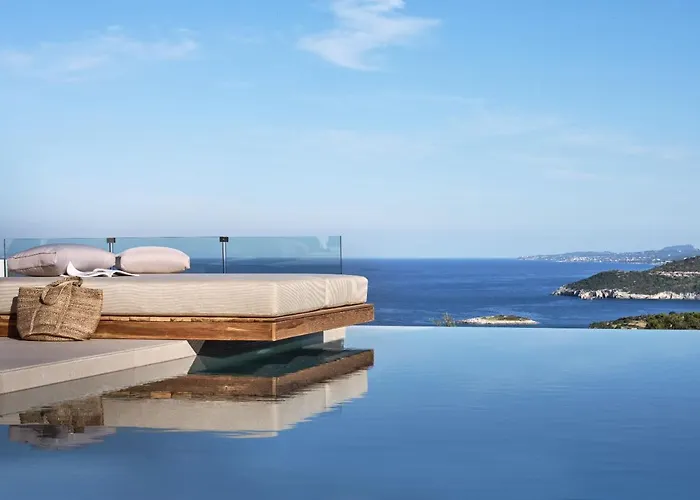 The Sall Complex A - Open Plan With Private Pool Apartment *