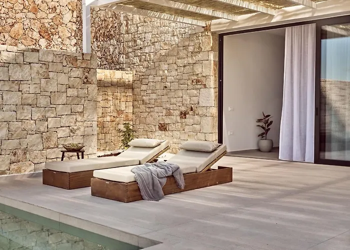 The Sall Complex A - Open Plan With Private Pool *