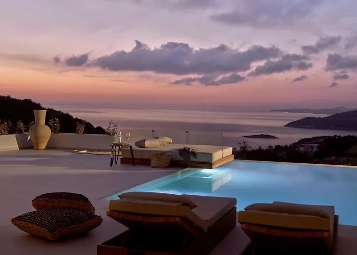 The Sall Complex A - Open Plan With Private Pool *