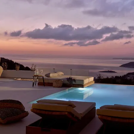 The Sall Complex A - Open Plan With Private Pool *