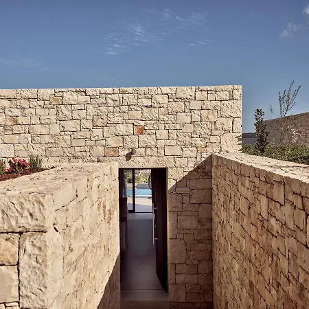 The Sall Complex A - Open Plan With Private Pool 아기오스니콜라우스