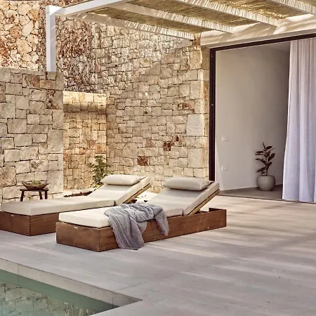 The Sall Complex A - Open Plan With Private Pool *